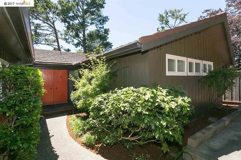 2724 Las Aromas, Oakland, CA 94611