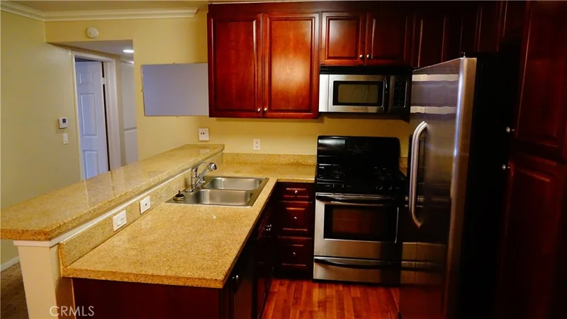 5500 Owensmouth #214, Woodland Hills, CA 91367