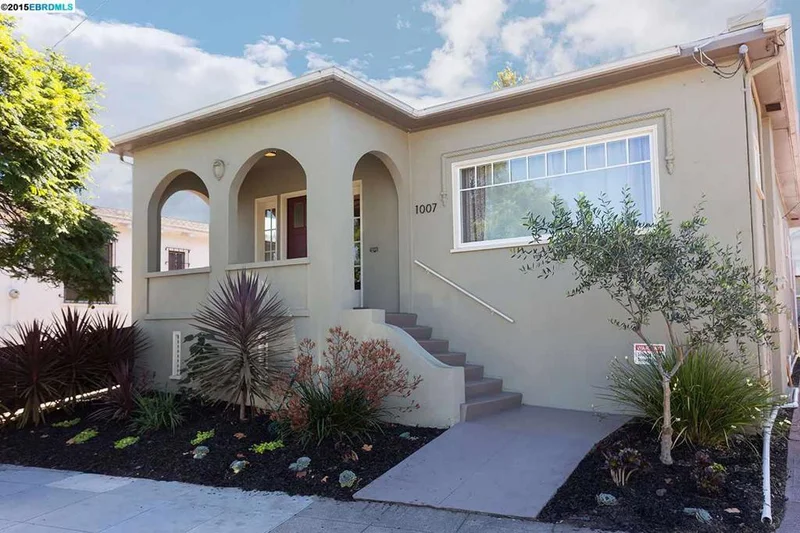 1007 Stanford Ave, Oakland, CA 94608