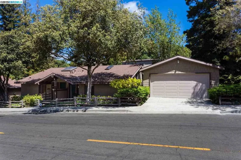 4650 Clarewood Dr, Oakland, CA 94618