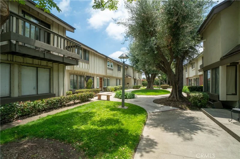 10046 Karmont, South Gate, CA 90280