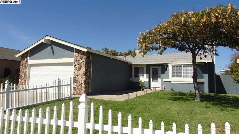 900 Walnut Drive, Oakley, CA 94561