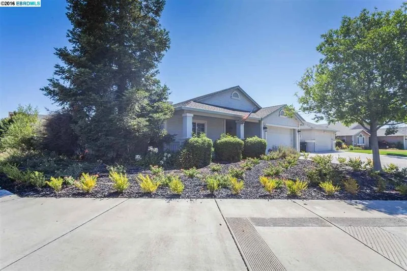 1233 Fetzer Ln, Oakley, CA 94561