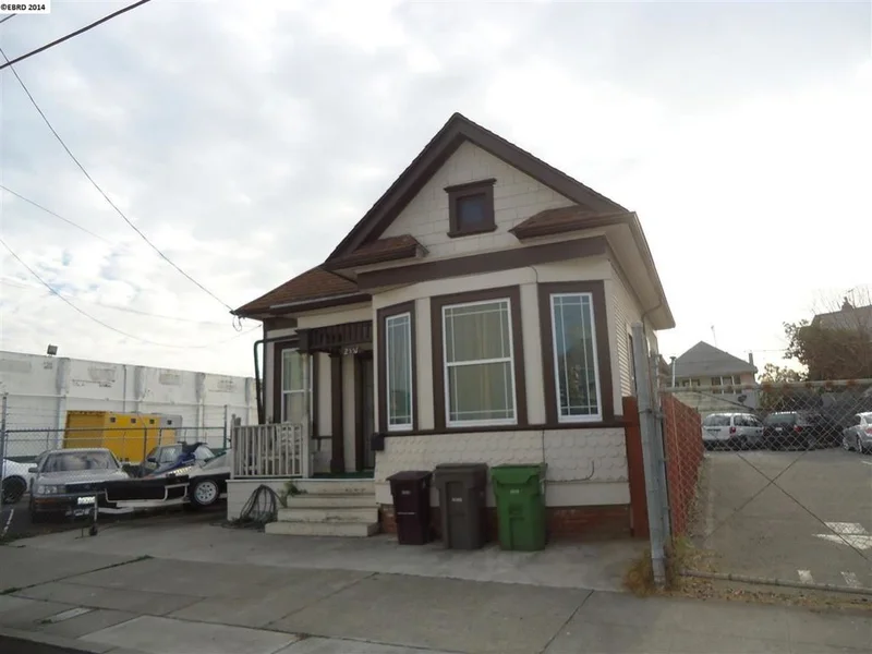 2551 11 St, Oakland, CA 94601