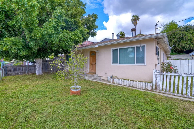 855 Galopago St, Spring Valley, CA 91977