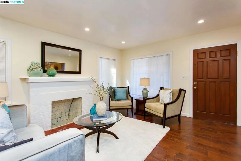 8708 Hillside St, Oakland, CA 94605