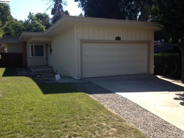 4508 Steele St, Oakland, CA 94619-2744