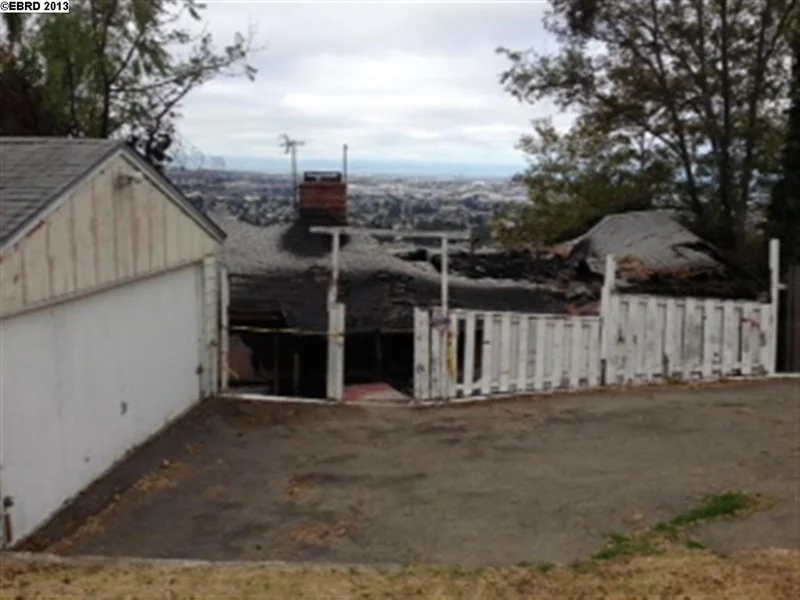 7815 Sunkist Dr, Oakland, CA 94605-3048