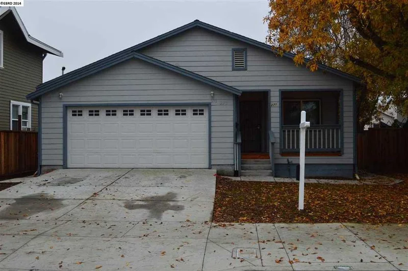 271 9th St, Pittsburg, CA 94565-2407
