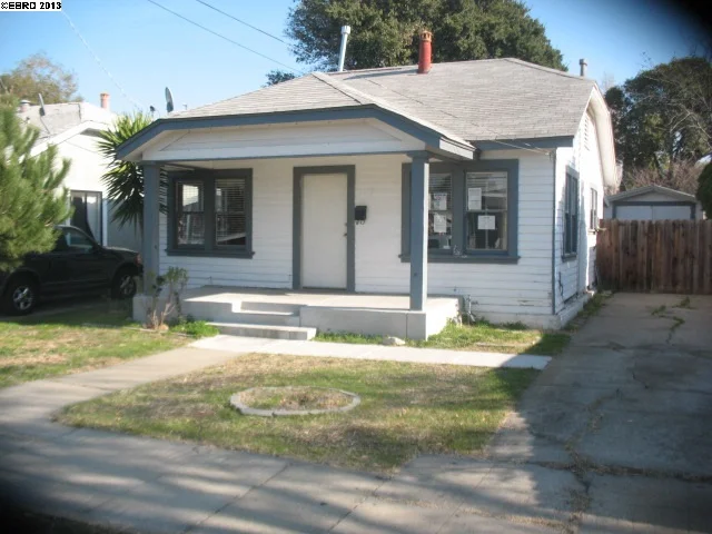 1175 Pine St, Pittsburg, CA 94565-2762