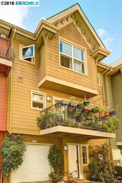 516 Henry St, Oakland, CA 94607