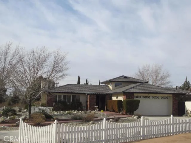 18990 Siskiyou, Apple Valley, CA 92307