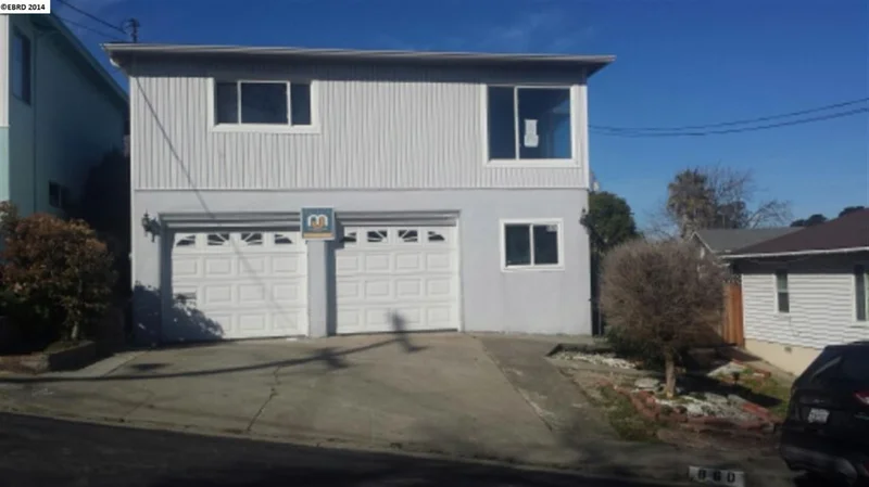 860 3rd Ave, Pinole, CA 94564-2416