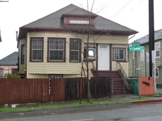 2247 Foothill Blvd, Oakland, CA 94606-4742