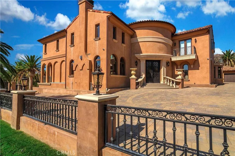 22437 La Quilla, Chatsworth, CA 91311