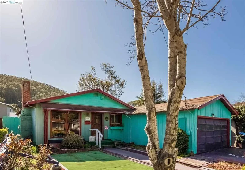 1020 Rio Vista Dr, Pacifica, CA 94044