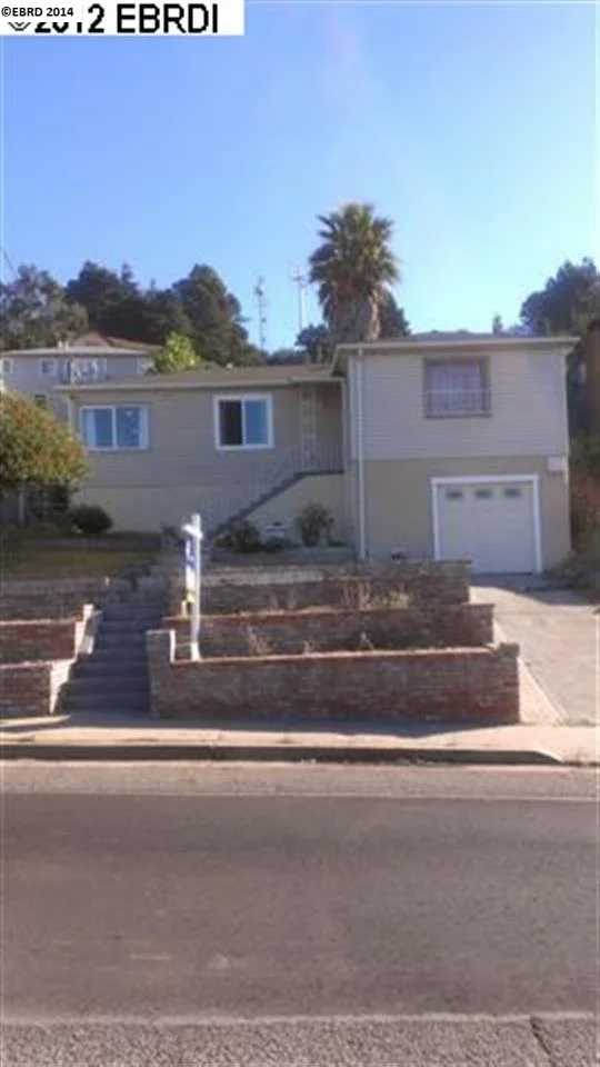9008 Lawlor St, Oakland, CA 94605-4333