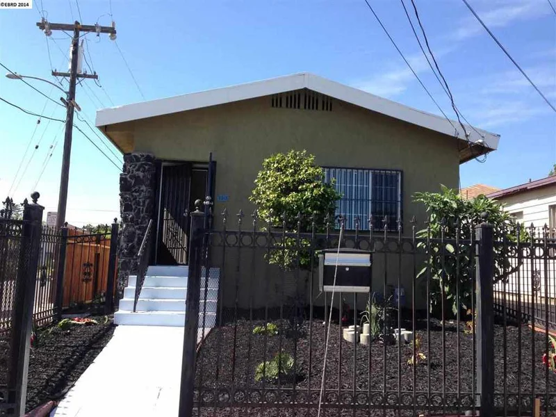2301 87th Ave, Oakland, CA 94605-3921