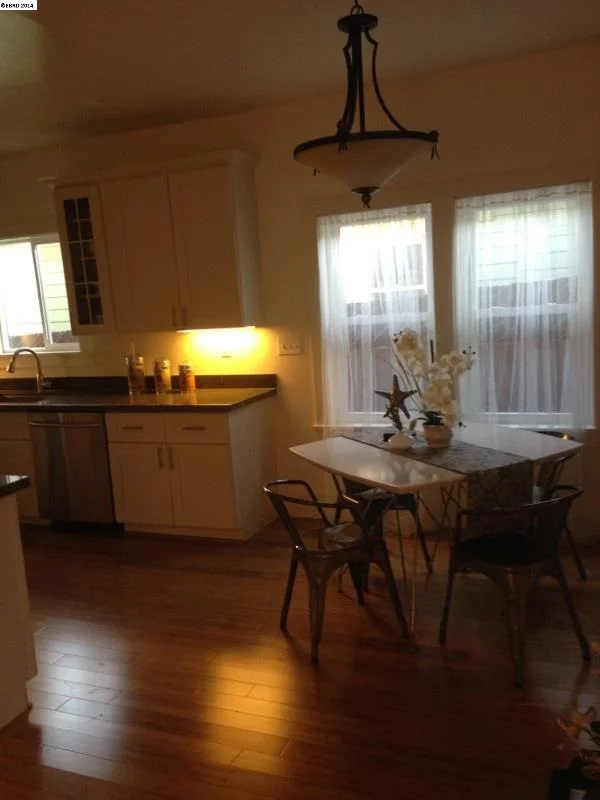 854 43rd St, Oakland, CA 94608-3714