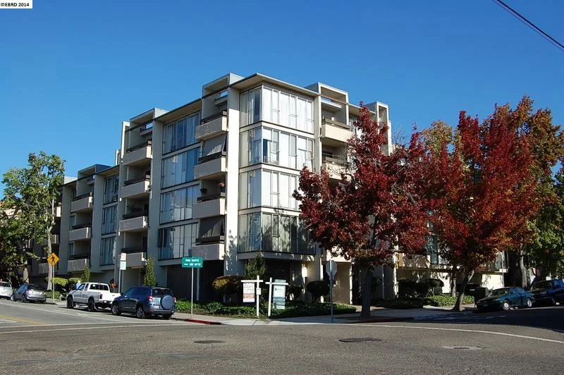 4101 Howe St #401, Oakland, CA 94611-5161