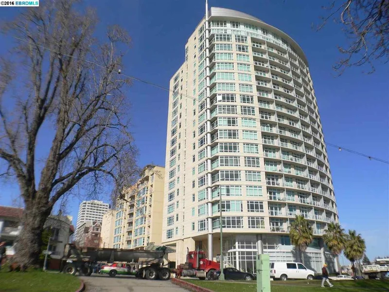 1 Lakeside Dr #316, Oakland, CA 94612