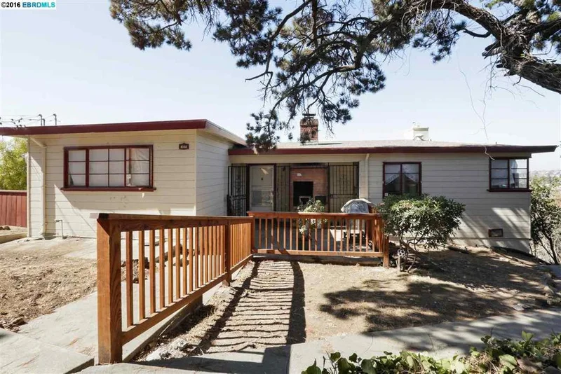 8500 Seneca St, Oakland, CA 94605