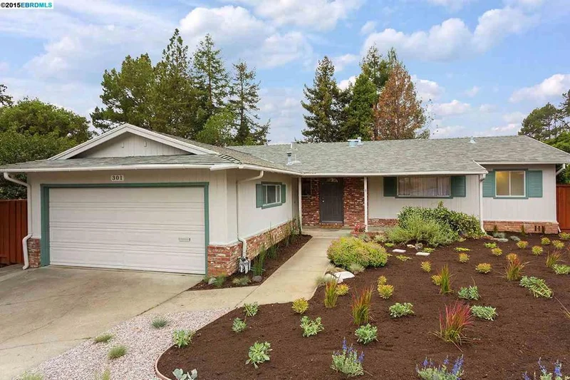 301 Crestmont Dr, Oakland, CA 94619