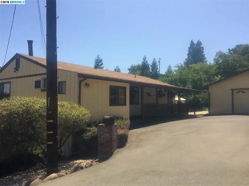 2285 Saxon St, Martinez, CA 94553