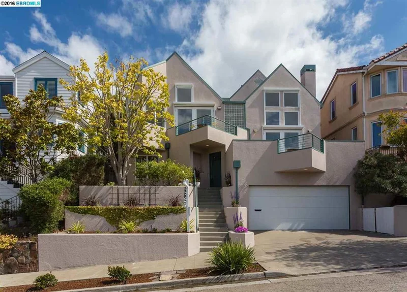 5106 Proctor Ave, Oakland, CA 94618