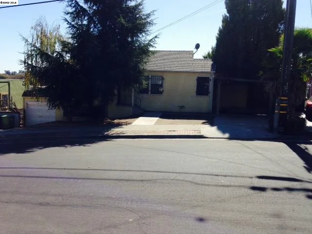 2552 Truman Ave, Oakland, CA 94605-4841