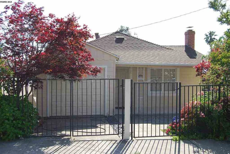 7821 Outlook Ave, Oakland, CA 94605-3373