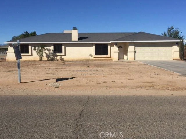 12524 Algonquin Rd, Apple Valley, CA 92308