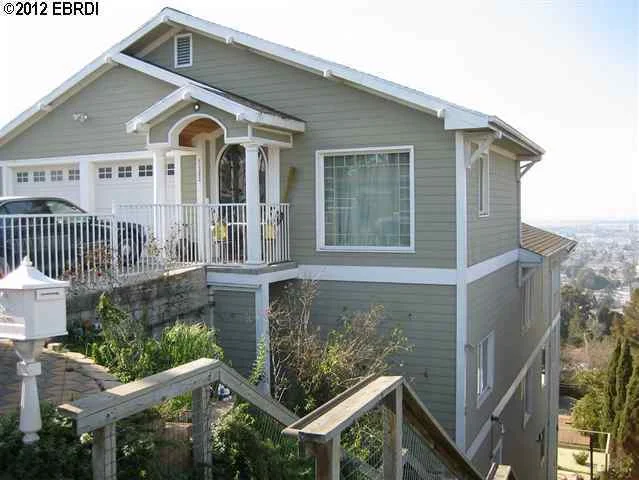 7953 Crest Ave, Oakland, CA 94605-3609