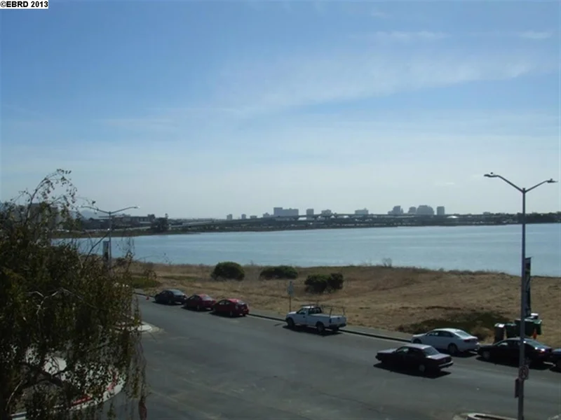 1 Captain Drive #D355, Emeryville, CA 94608-1726