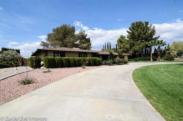 19064 Tecumseh, Apple Valley, CA 92307