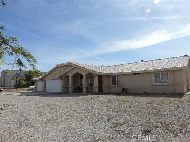 8996 Wilson Ranch Rd, Phelan, CA 92371