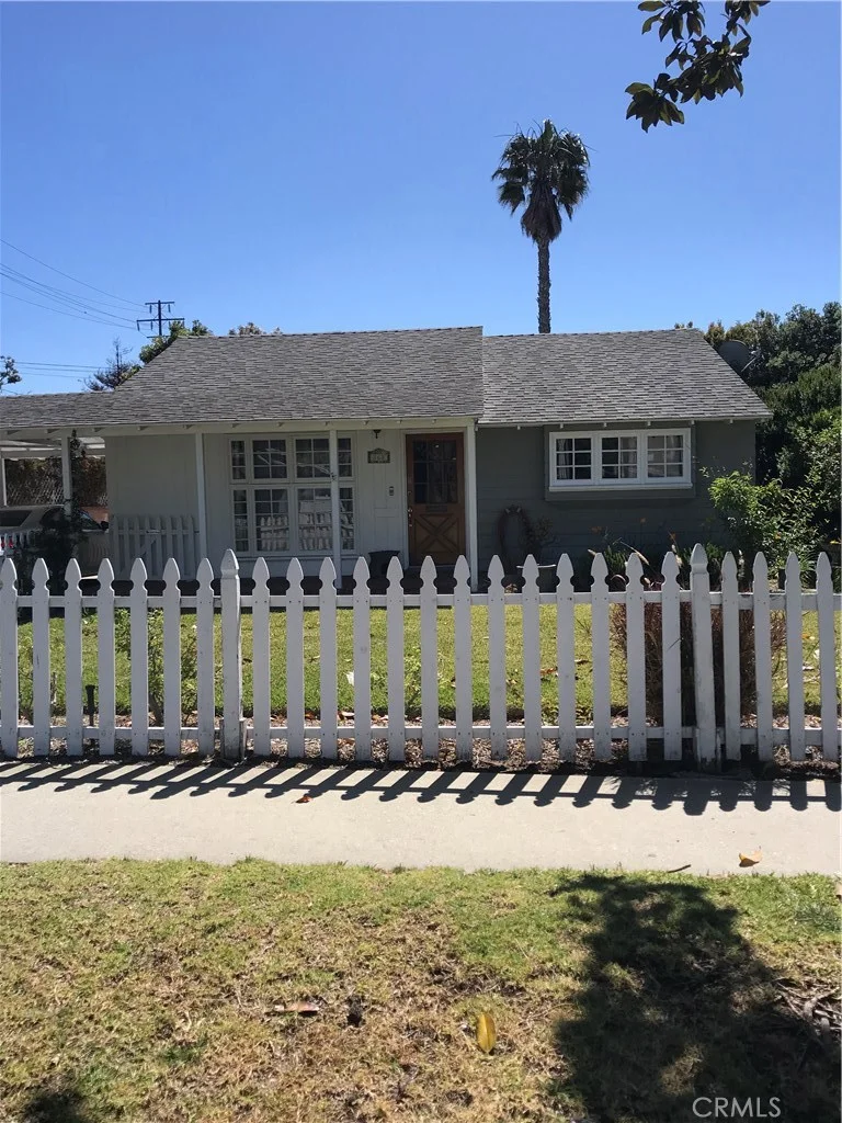 868 Center, El Segundo, CA 90245