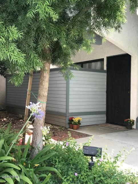 8801 Independence #10, Canoga Park, CA 91304