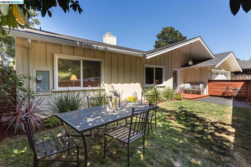 6132 Johnston Dr, Oakland, CA 94611