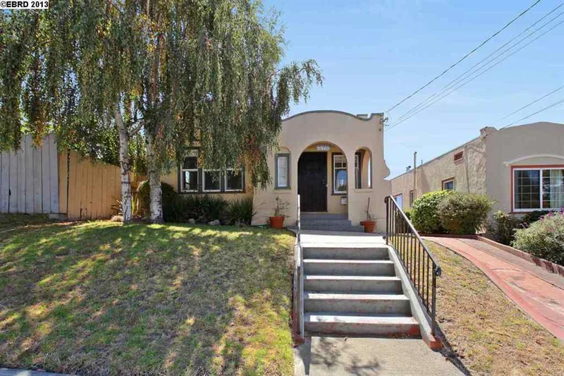 2962 Morcom Ave, Oakland, CA 94619-3356