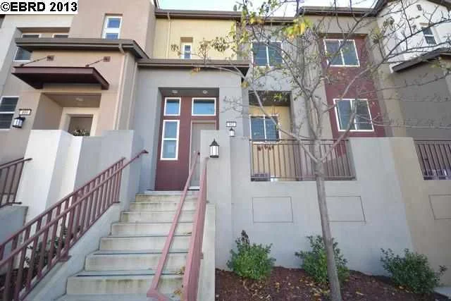 902 Lake St, San Pablo, CA 94806-2288