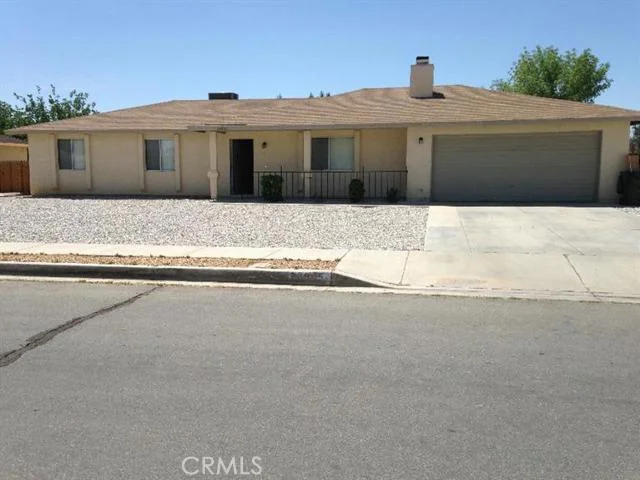 22945 Eyota Rd, Apple Valley, CA 92308