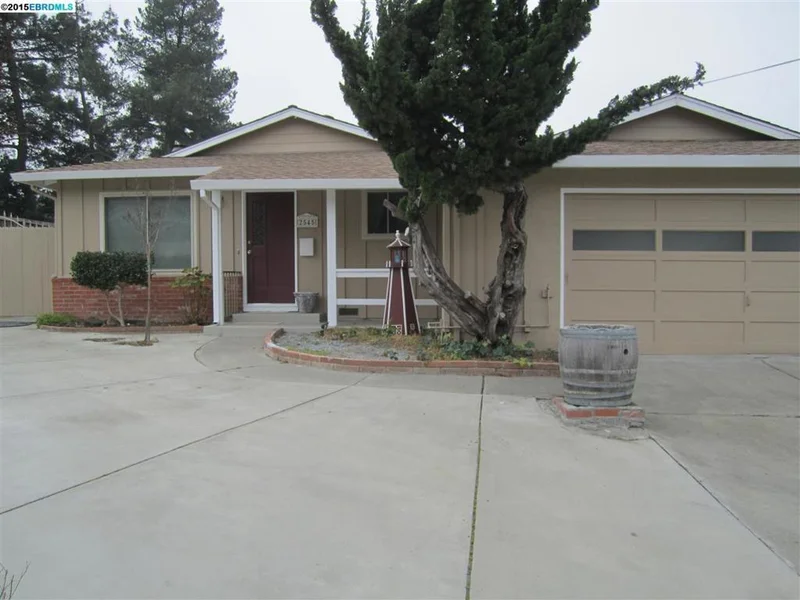 2545 Shamrock Dr, San Pablo, CA 94806-1562