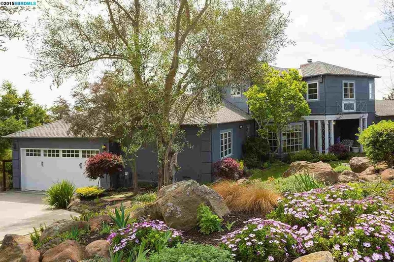 6324 Castle Dr, Oakland, CA 94611