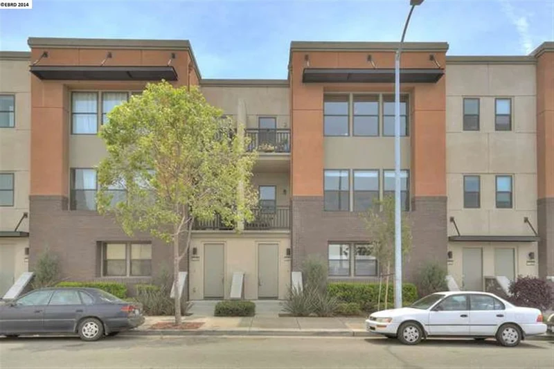 1181 66th St, Oakland, CA 94608-1115