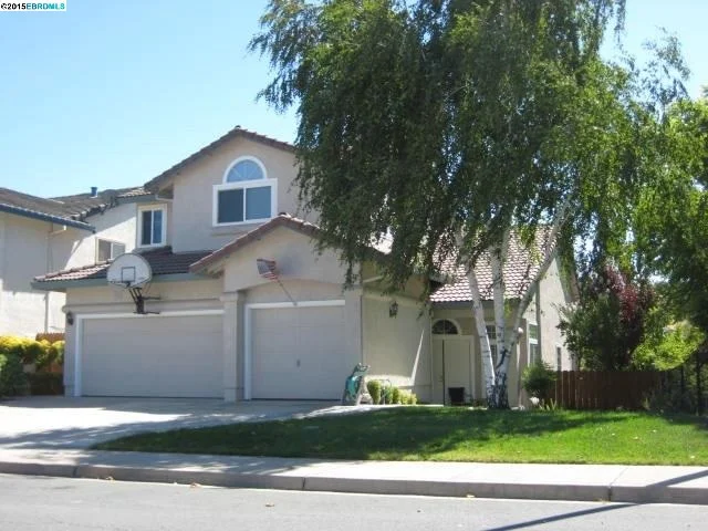 4338 Folsom Dr, Antioch, CA 94531-8211