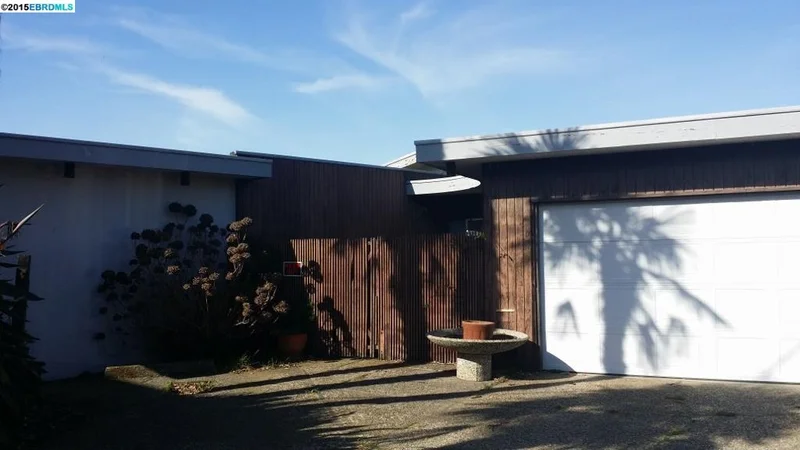 255 Water St, Richmond, CA 94801