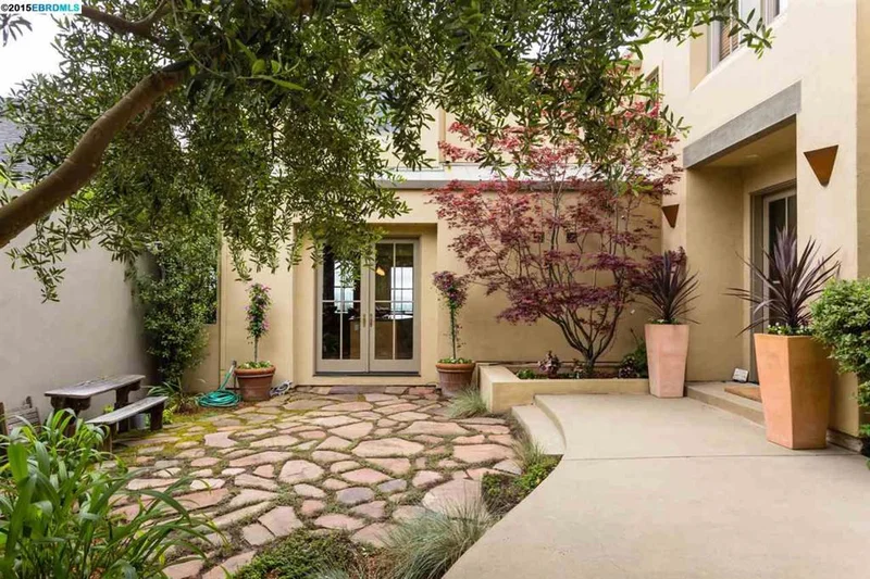 6301 Contra Costa Rd, Oakland, CA 94618