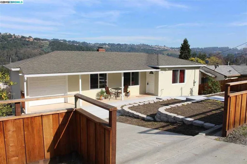 7886 Sterling Dr, Oakland, CA 94605-3045