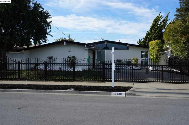 2691 Darwin St, Hayward, CA 94545-3452